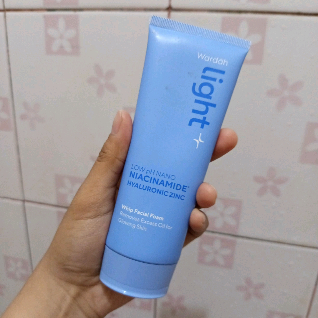 Light+ Low pH Nano Niacinamide Hyaluronic Zinc Whip Facial Foam imgfdn-9b838837-93bb-4470-a20e-83f61979c15a