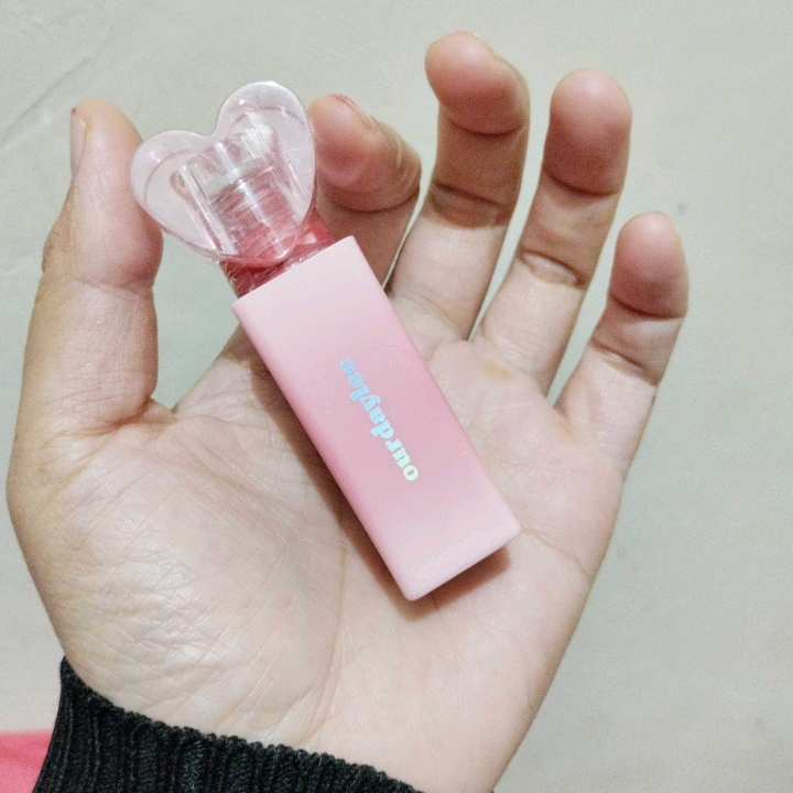 Kiss of Love Lip Tint - Poetry imgfdn-f11b020f-f54d-4131-aaf5-32528bcf13a1