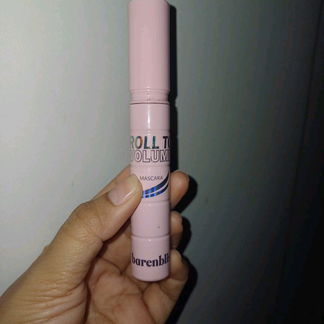 Roll To Volume Mascara imgfdn-3e45405b-bd90-43c5-aa4e-ab5803af9112