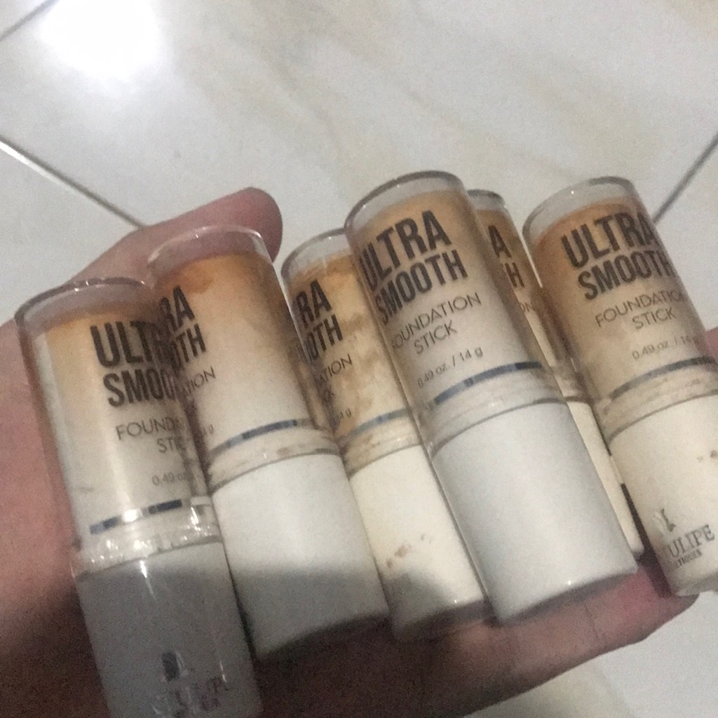 Ultra Smooth Foundation Stick - 02 Cashew imgfdn-e0b995f6-2acb-4f8b-9992-cd663f753a8c