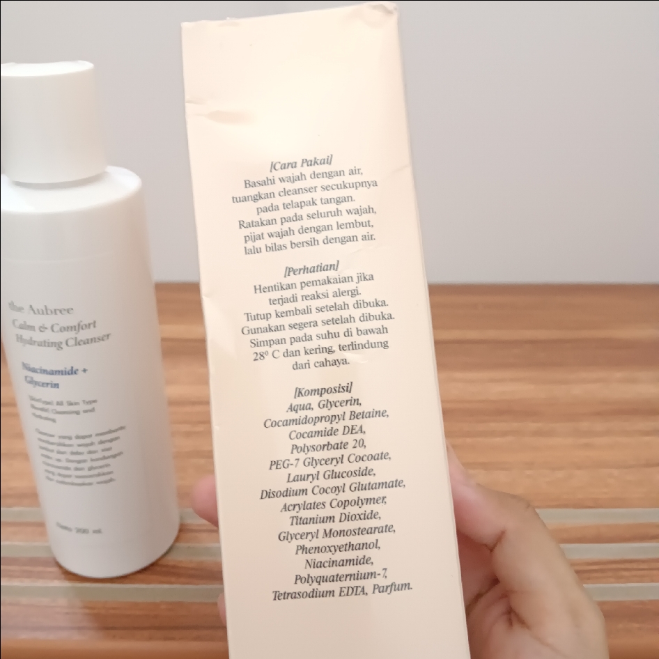 Calm & Comfort Hydrating Cleanser imgfdn-09993ebb-5304-4b83-ba40-a6e16321a4d4