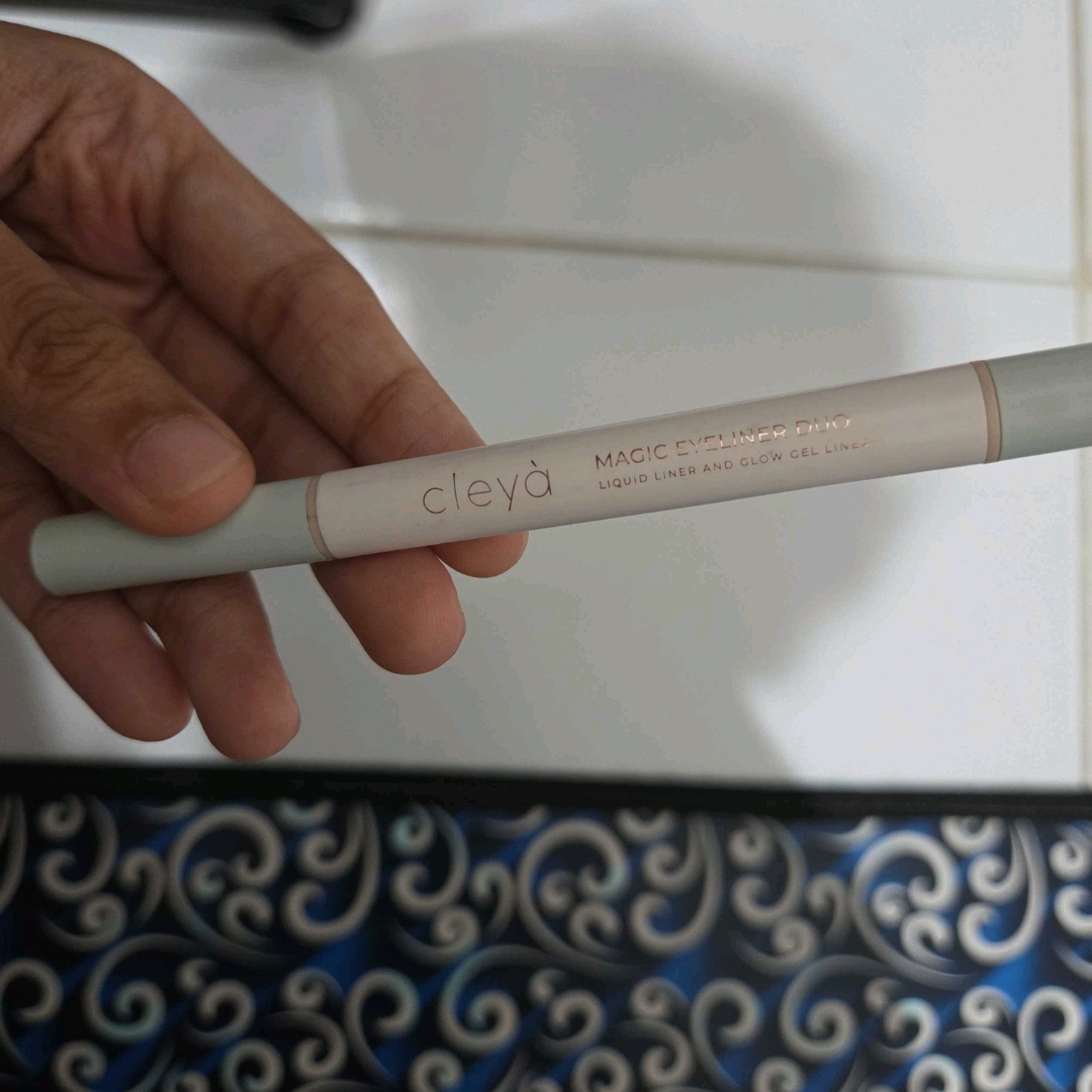 Magic Eyeliner Duo - Jet Black and Pearl imgfdn-ab32fe11-909a-4006-ad89-95d9ebfd9af0