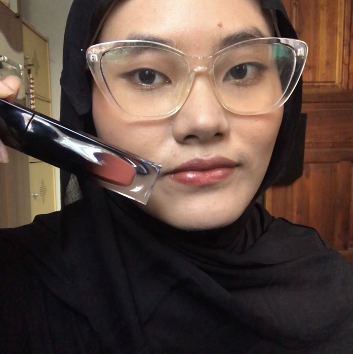 Stellar Dust Lip Stain - 12 Pulse imgfdn-f850549a-3bc3-4233-82c2-ebde5b74fce9