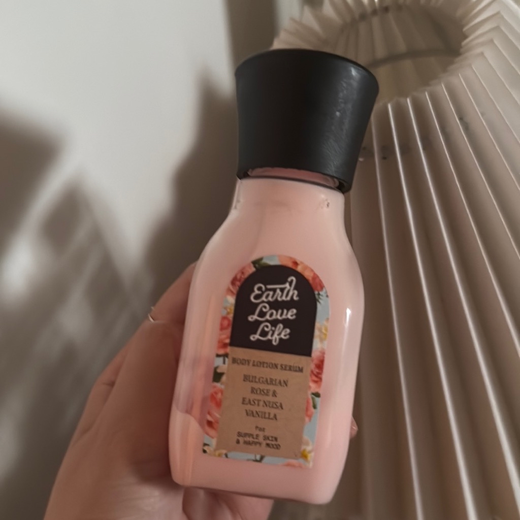 Body Lotion - Bulgarian Rose & East Nusa Vanilla imgfdn-349f65f3-1a9e-47c8-8ef6-22bc8e7da3e7