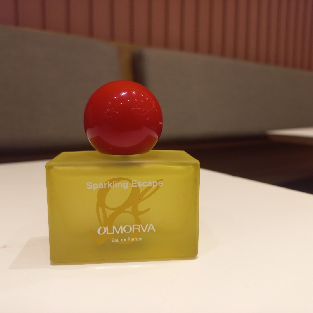 Sparkling Escape EDP imgfdn-746f0b6c-d668-4d03-a3fd-0da892b3eb8c