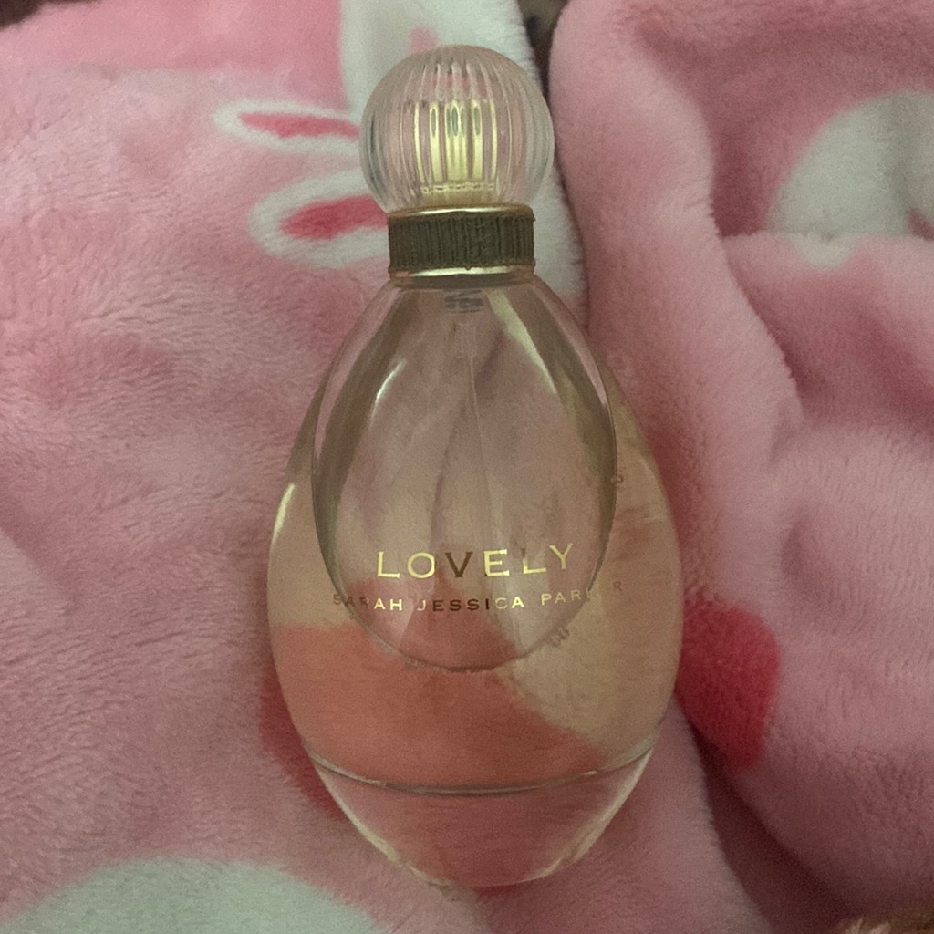 Lovely Eau de Parfum imgfdn-2ce5fd48-57ab-429b-a232-e0799b9b3cb6