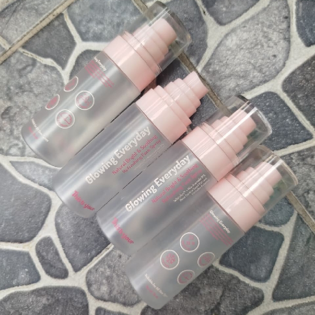 Face Spray Glowing Everyday imgfdn-050d6b53-d4e4-4c4c-be43-9a00b16039a8