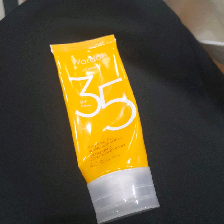 UV Shield Acne Calming Sunscreen Moisturizer SPF 35 PA+++ imgfdn-dcb152b8-b19c-4a73-9f8c-c2d2a8ecabc7