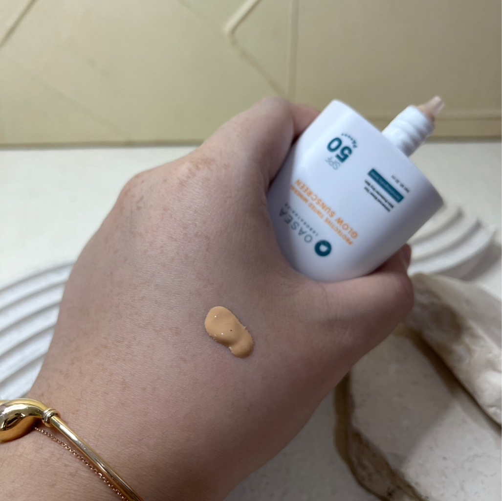 Protective Tinted Mineral Glow Sunscreen imgfdn-702a3f81-271a-46e7-b997-63cf756953ca