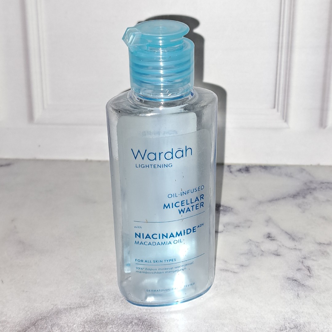 Lightening Oil-Infused Micellar Water imgfdn-03ac30dd-d8fc-449a-a58e-0e7af50112b1