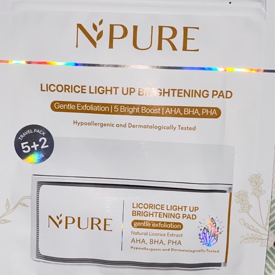 Licorice Light Up Brightening Pad imgfdn-dbfd5583-8db5-4b25-9871-18dfab1c8f7e