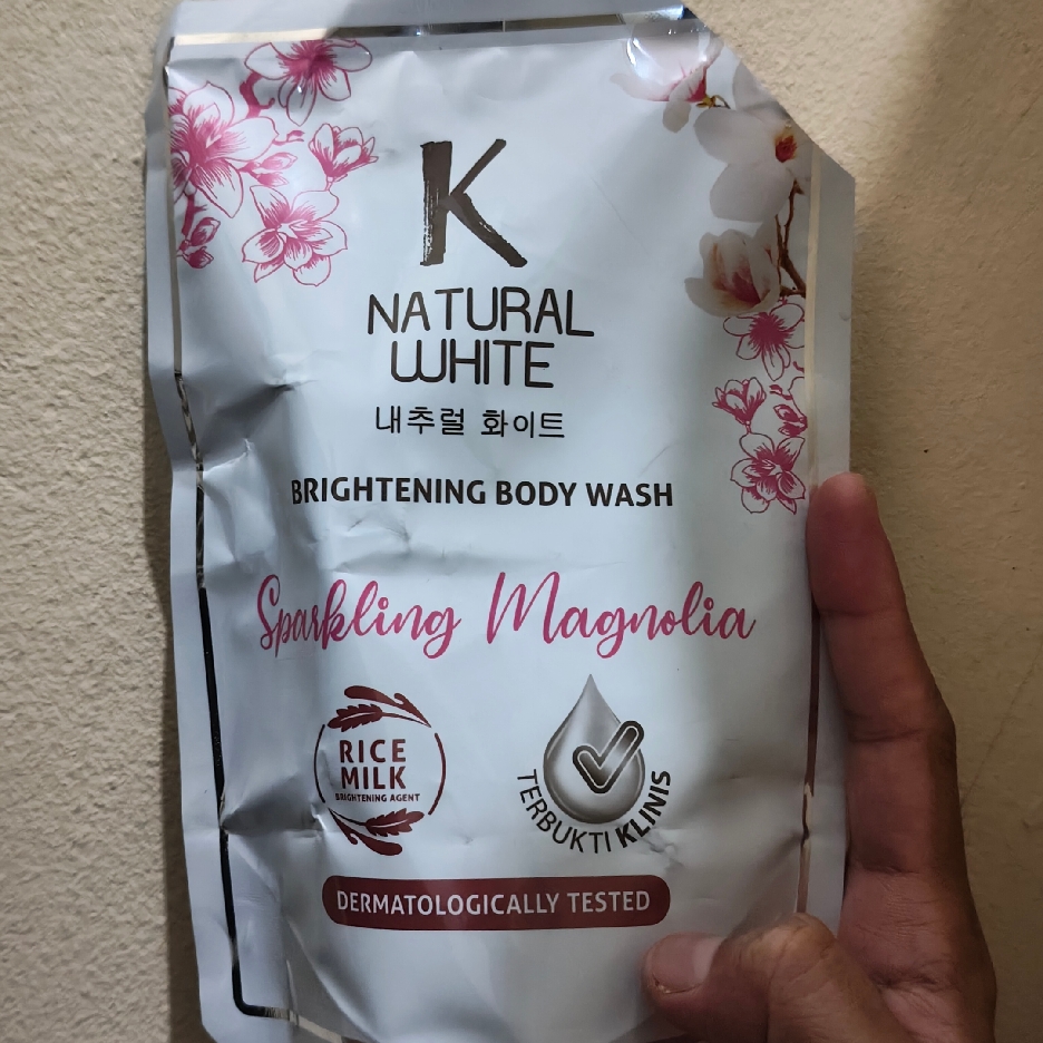 Brightening Body Wash - Sparkling Magnolia imgfdn-6c5cbb85-3c71-42d0-a77e-0f9bed6ad164