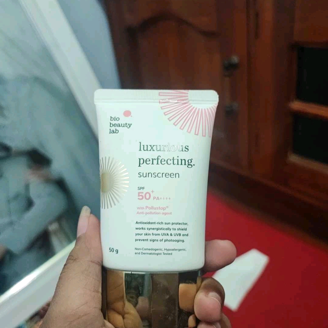 Luxurious Perfecting Sunscreen imgfdn-883fc794-a136-4715-8abb-a2418468e1eb