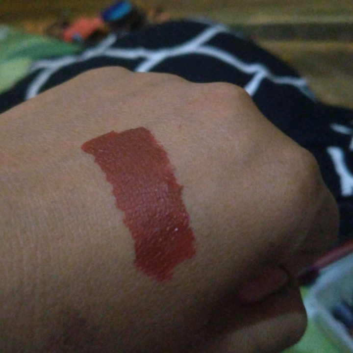 Oh My Glam Matte Kiss Lip Cream - 12 Scarlet imgfdn-60d5ac4d-8882-4b5a-84fc-afbffd56d767