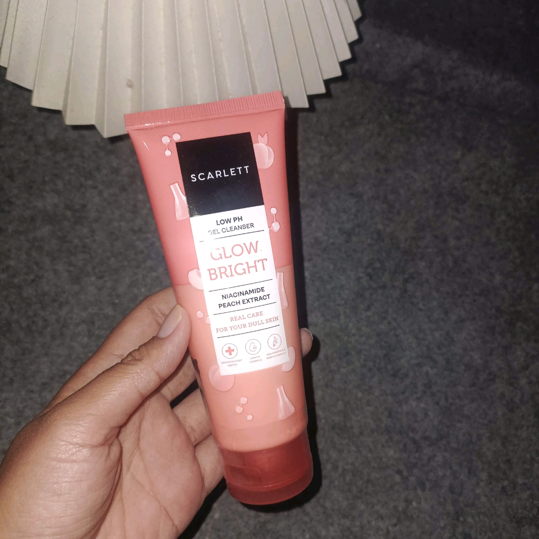 Low pH Glow Bright Gel Cleanser imgfdn-a4818b42-06e3-4515-855e-4364092f9402