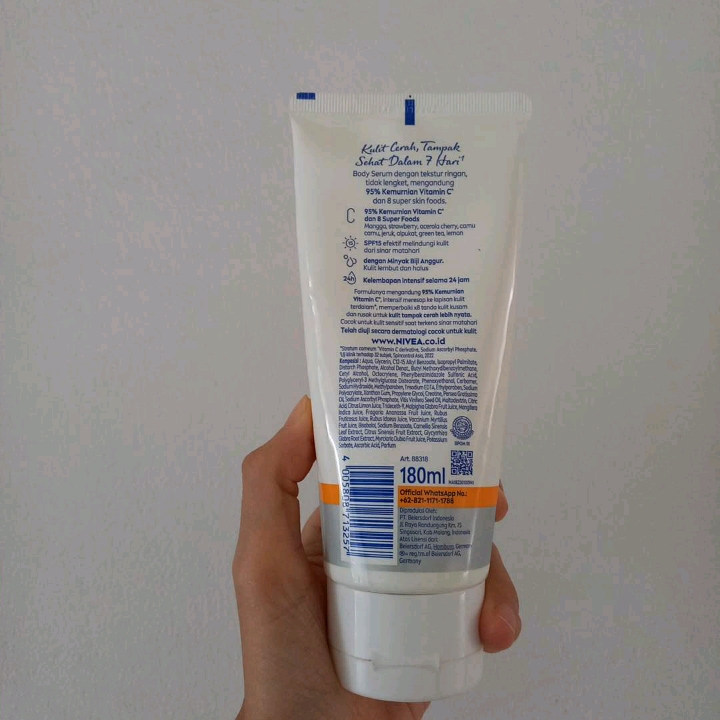 Extra Bright Care & Protect 8 Super Food Body Serum imgfdn-92469b4e-399d-47d4-9603-1bbf17eabe9a