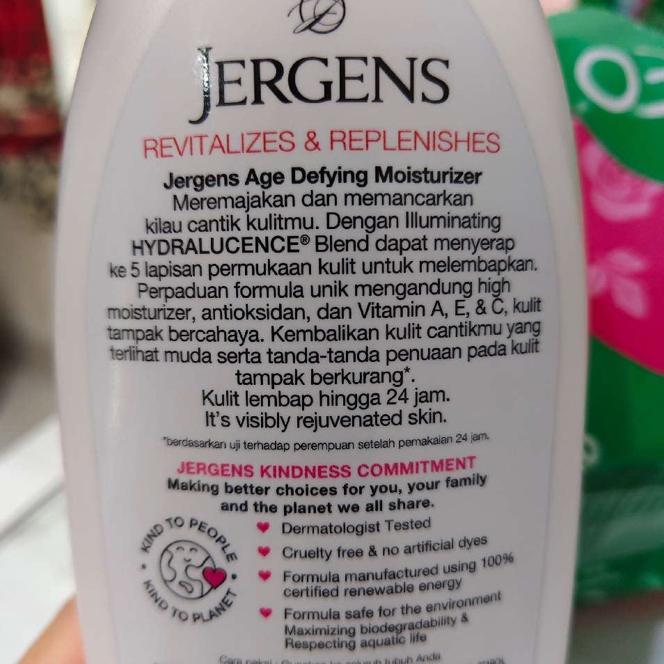 Age Defying imgfdn-5ac3f175-b7a4-4d02-9b22-0fa00a966917