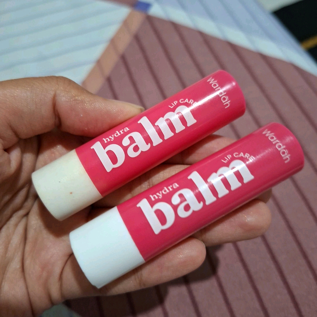 Everyday Fruity Sheer Lip Balm - Strawberry imgfdn-cd5c7d5e-4e1e-4313-955a-c8373619facd