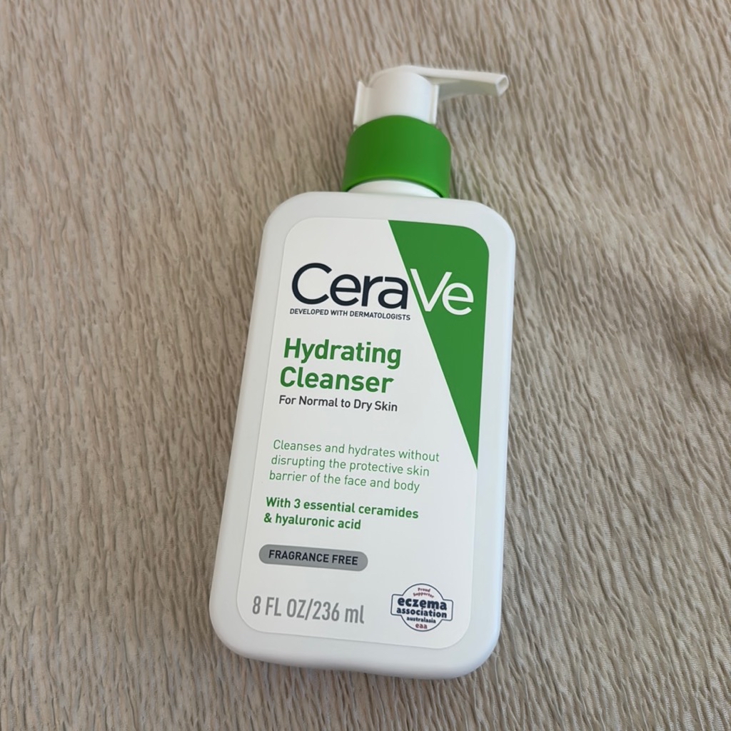 Hydrating Cleanser imgfdn-e8475a58-edd0-442f-9a9b-28ae4c126df1
