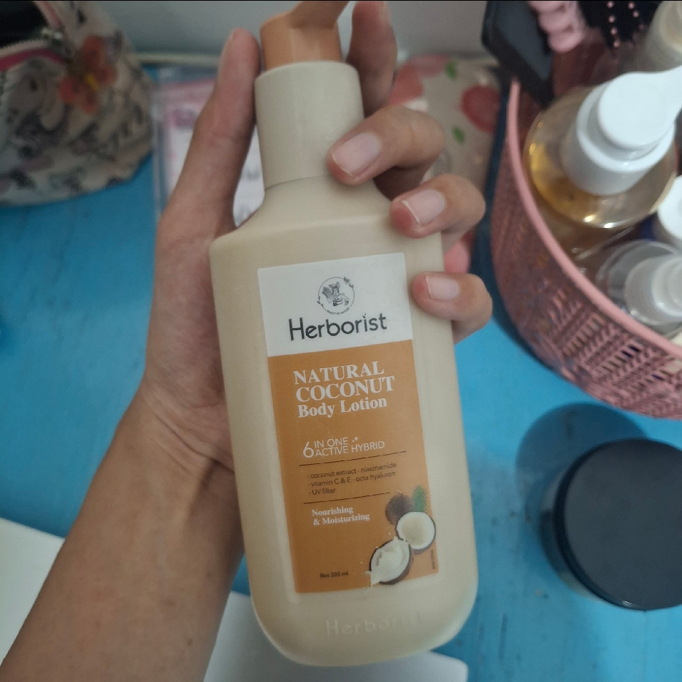 Natural Body Lotion - Coconut imgfdn-3d710e4a-c7d1-4987-965b-e76fdebd5cf2
