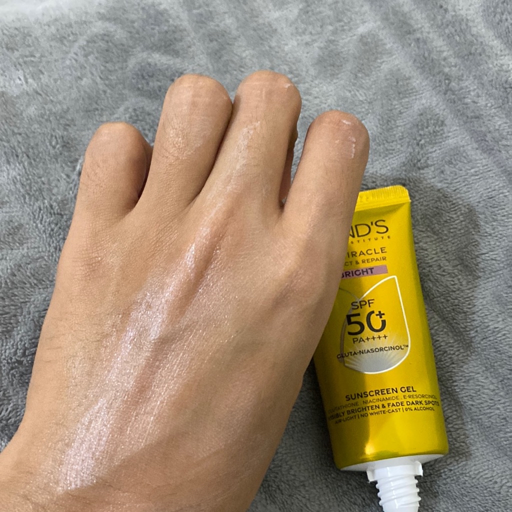 UV Miracle Protect & Repair Sunscreen Bright SPF35 imgfdn-b6799bce-930d-403a-92f1-3e38743187df