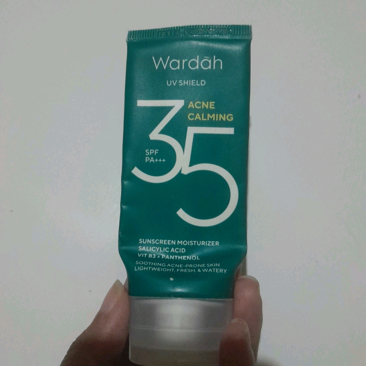 UV Shield Acne Calming Sunscreen Moisturizer SPF 35 PA+++ imgfdn-2967a806-4291-4b43-92f2-d1f55b92612b