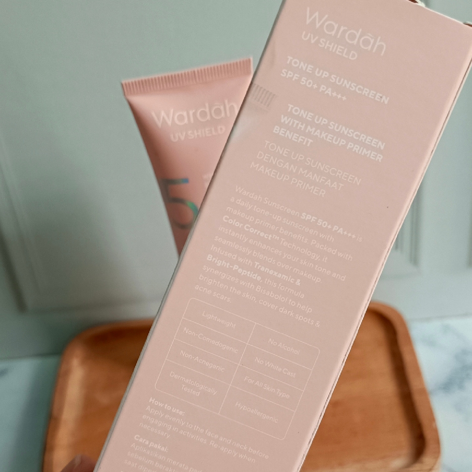 UV Shield Tone Up Sunscreen imgfdn-5c3e5cbb-fe39-4cfc-9db4-28786463439c