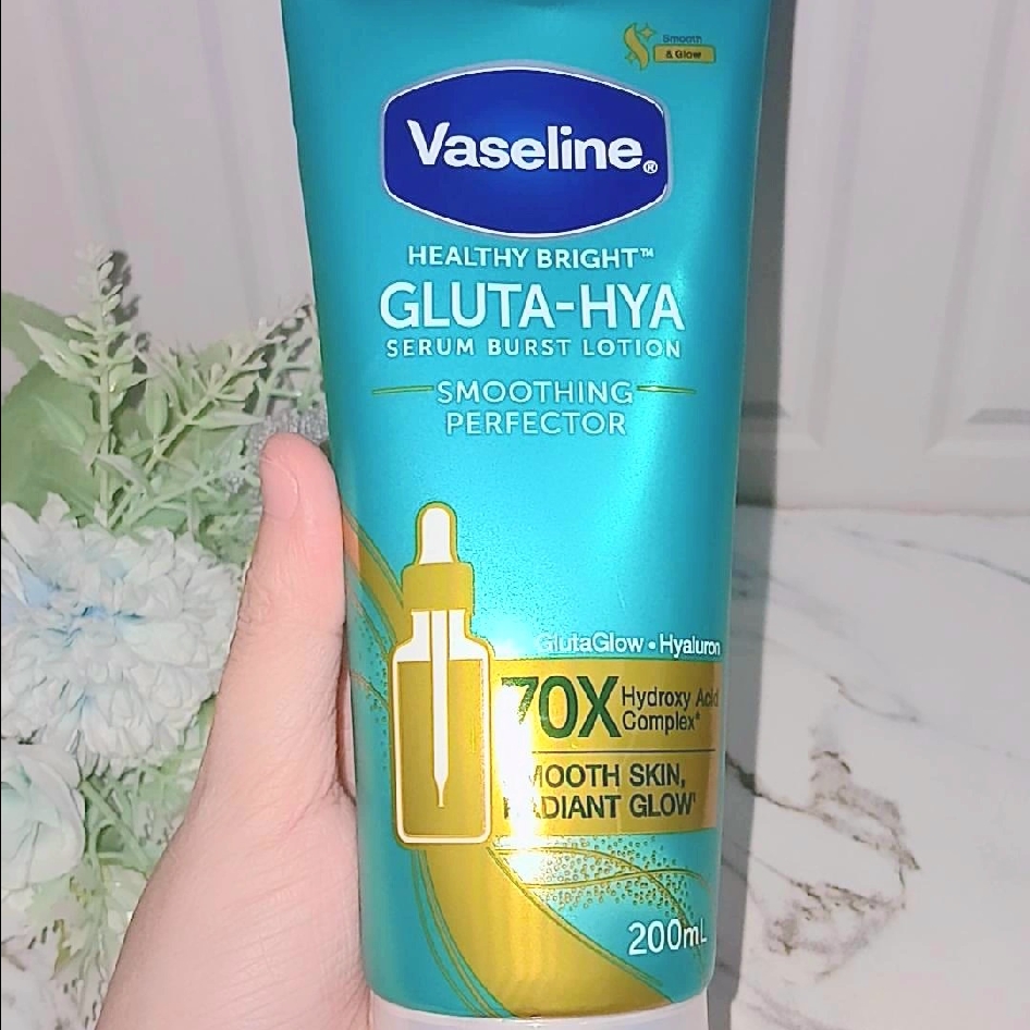 Healthy Bright Gluta-Hya Serum Burst Lotion - Smoothing Perfector imgfdn-758aa6b7-cfd3-45b3-ad6a-a6f6f00c33cf