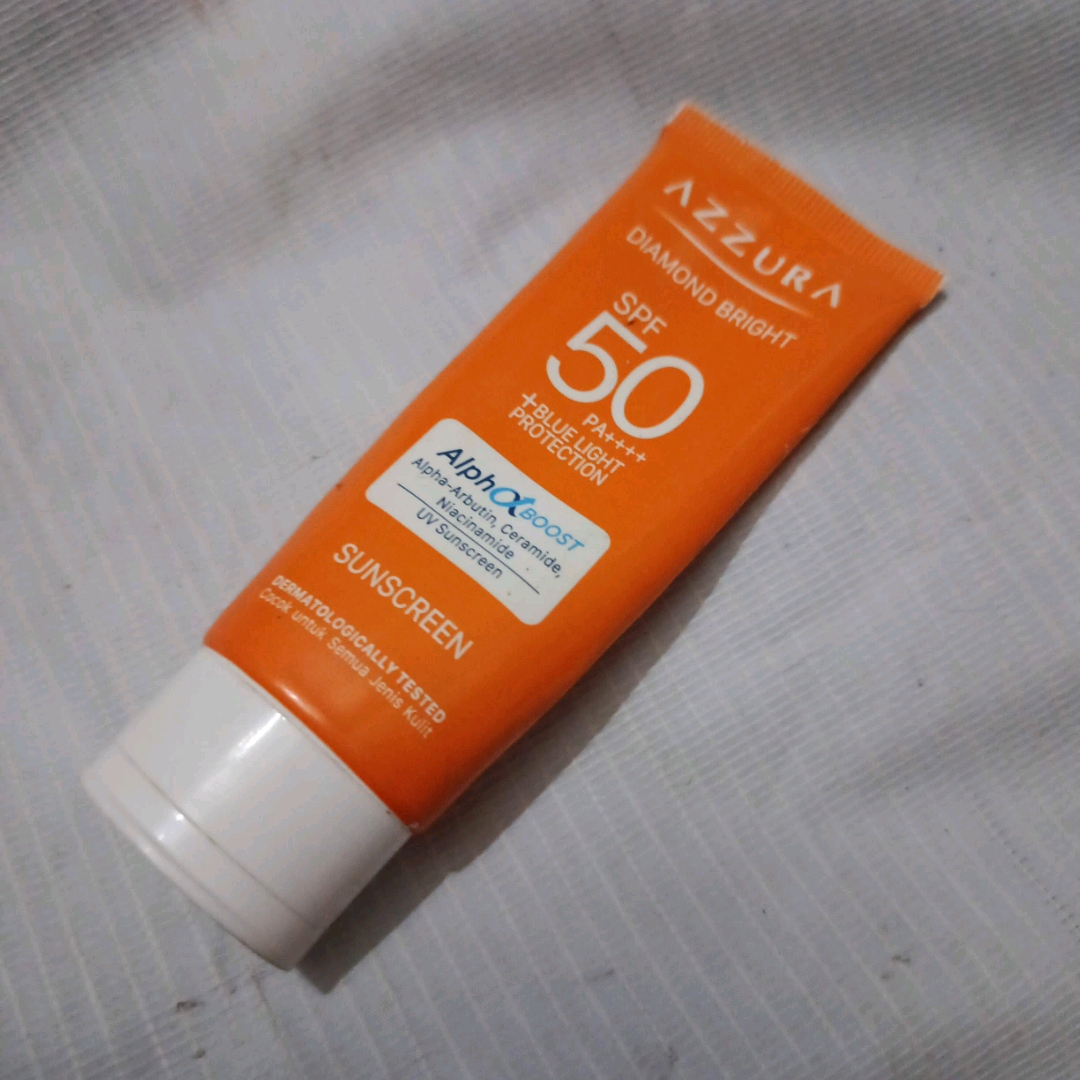 Diamond Bright Sunscreen SPF 50 PA ++++ imgfdn-d38ed4c2-7b55-4546-8786-16d4bcd362e9