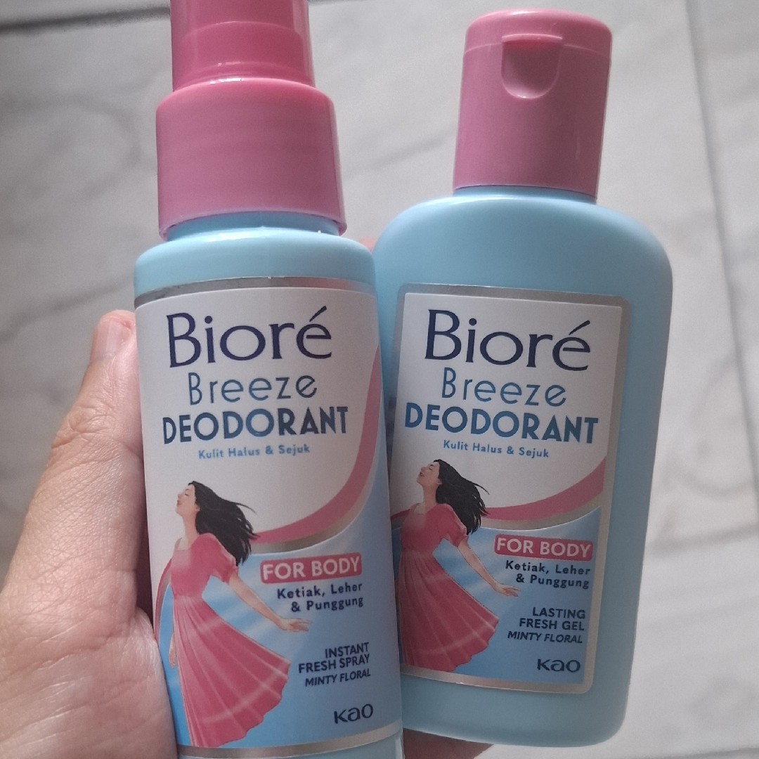 Breeze Deodorant Spray - Minty Floral imgfdn-104a456a-bd83-42cd-95a6-98ee58226cff