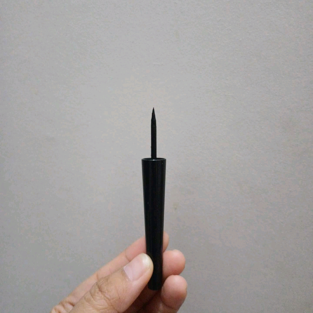 Perfect Shape Liquid Eyeliner - Black imgfdn-8c58e3ab-1908-4e3d-aa1d-5c427e866418