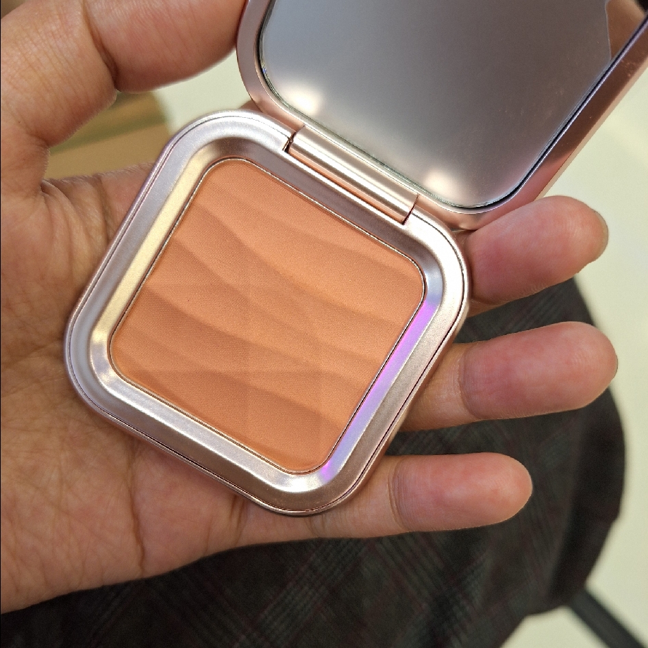 Silk Touch Blusher - 03 Eclat imgfdn-729995b0-fd8a-4b6d-8a8e-ad8c7e1d23ad