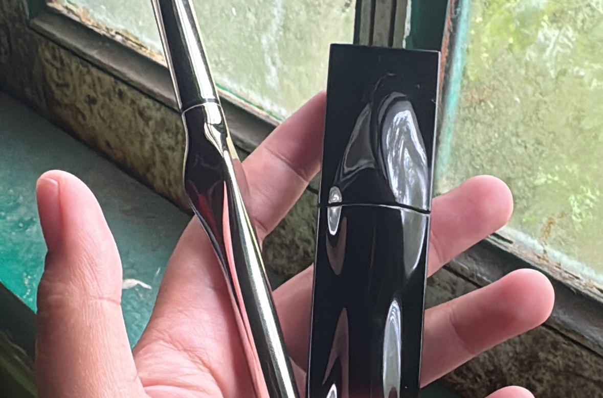 Stellar Dust Lip Stain - 001 Nova imgfdn-6e64001a-4ed3-44f2-af76-43a36f819d39