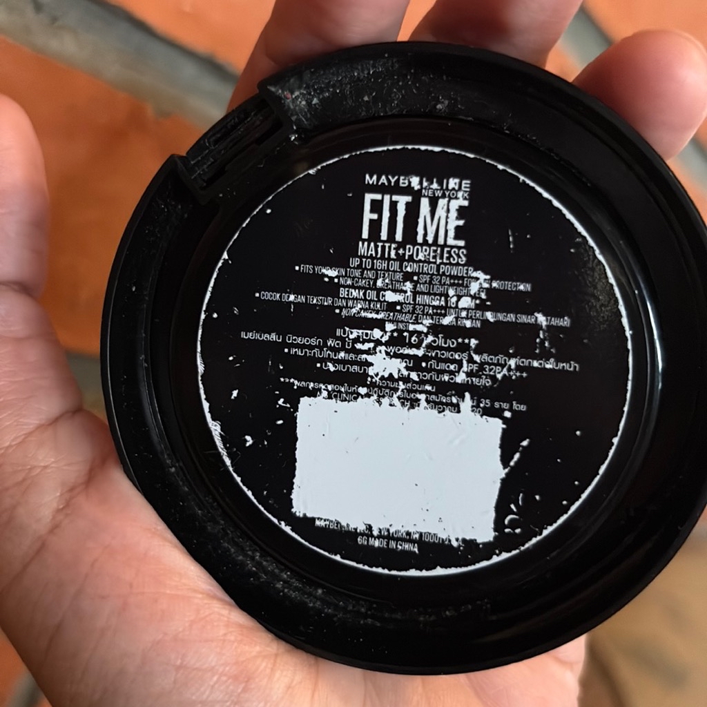 Fit Me! 12H Oil Control Powder - 112 imgfdn-eedfafae-5d9a-4947-93f4-69bcac513461