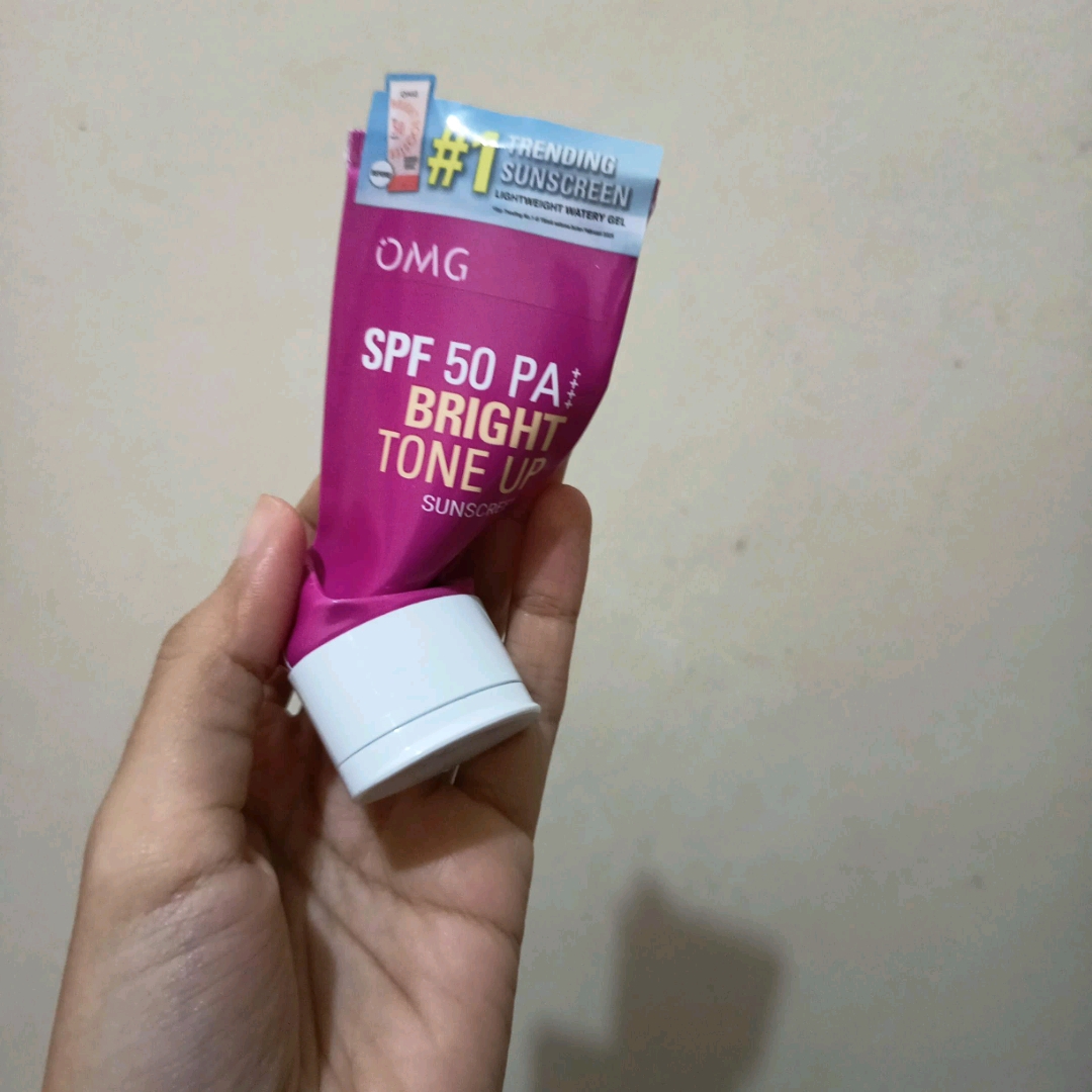 Bright Booster UV Barrier Sunscreen SPF 50 PA++++ imgfdn-6c255978-9e16-4ca1-937e-8dec081e0ae2