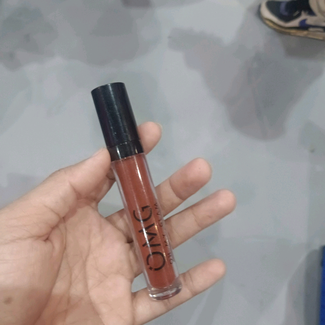 Oh My Glam Mattelast Lip Cream - 24 Berry  imgfdn-619ca804-c35a-448c-9be4-cd9be7cde955