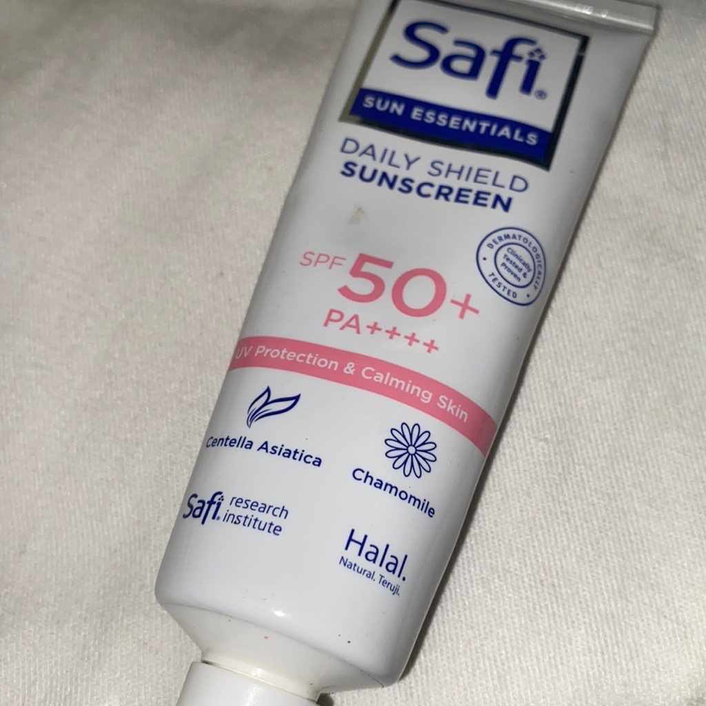 Sun Essentials Daily Shield Sunscreen SPF 50+ PA ++++ imgfdn-9d043f1f-e012-41a8-b066-56b8d35cfa04