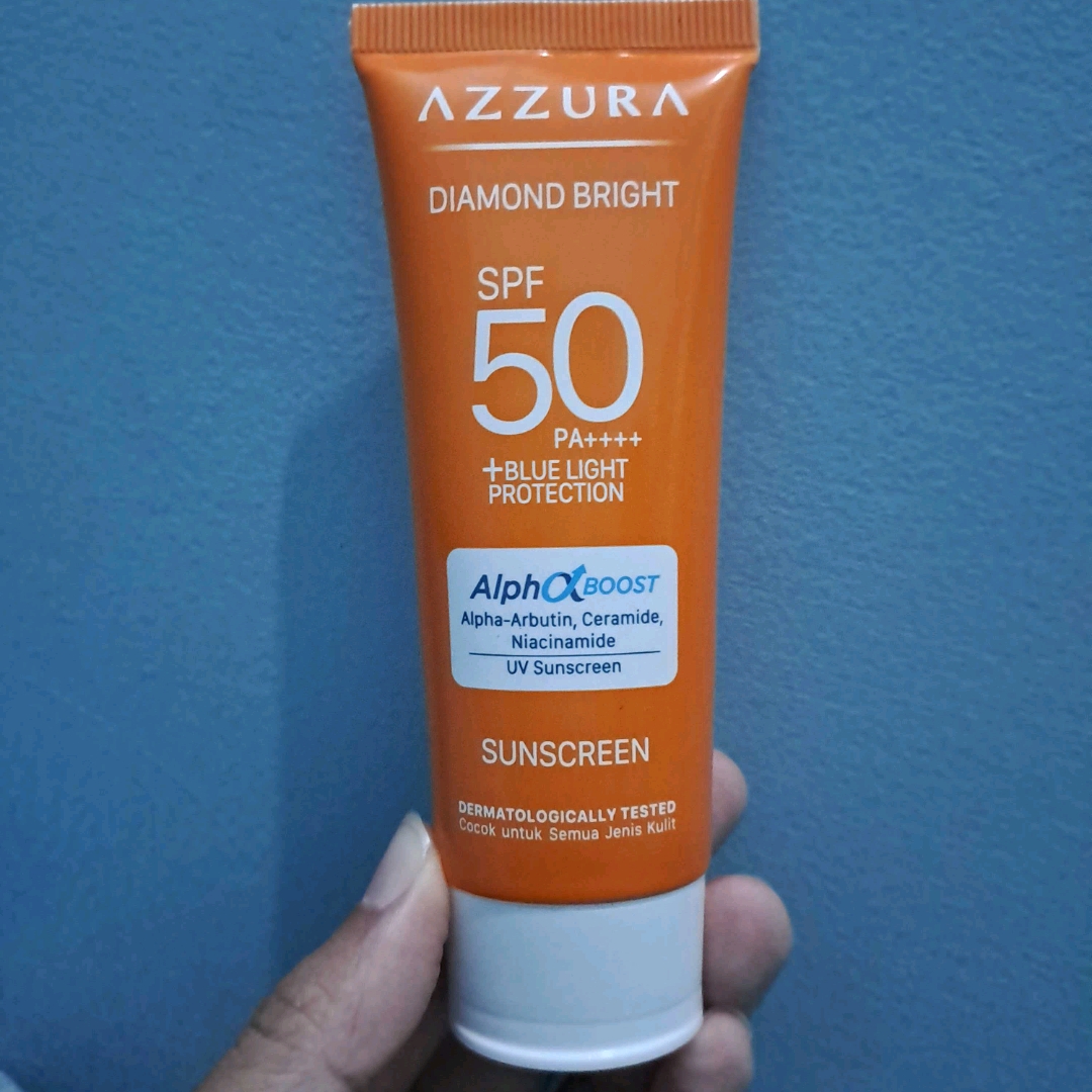 Diamond Bright Sunscreen SPF 50 PA ++++ imgfdn-30530f0c-98a7-44cd-9666-fbe83d779788