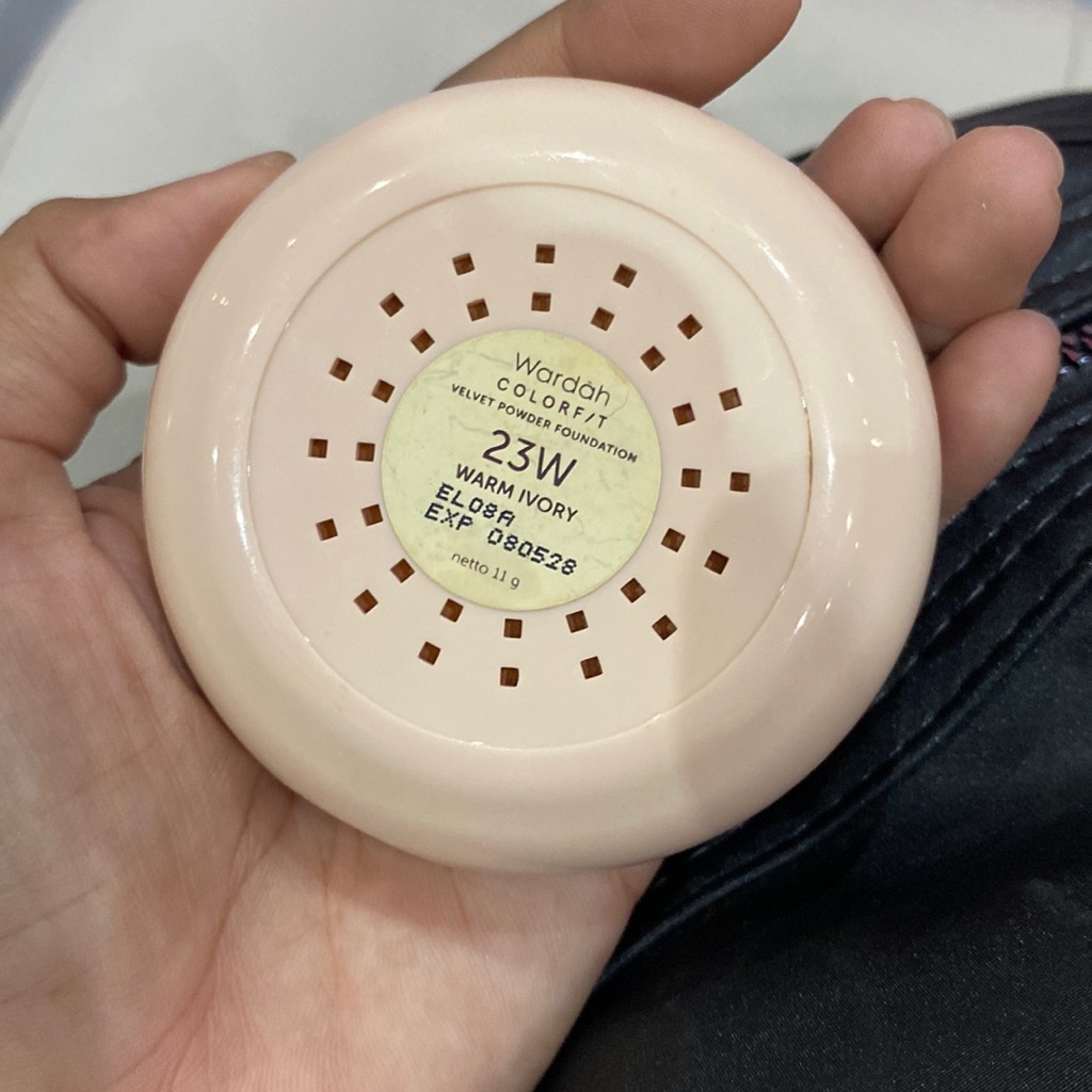 Colorfit Velvet Powder Foundation - 22N Light Ivory imgfdn-b61c0c92-fe52-4a8a-91b7-a92510c85da2