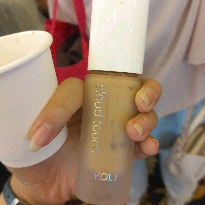 Cloud Touch 3% Niacinamide Brightening Skin Tint - W706 Warm Buff imgfdn-0c916363-9982-4fda-ac36-f2178f2bdd38