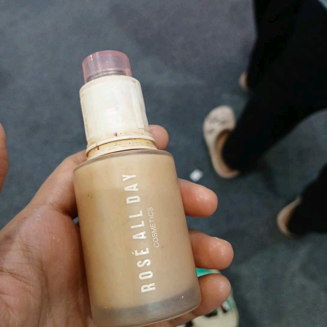 The Realest Lightweight Skin Tint - Honey imgfdn-a3f86d10-a07b-4215-87ca-9713368f8c9e