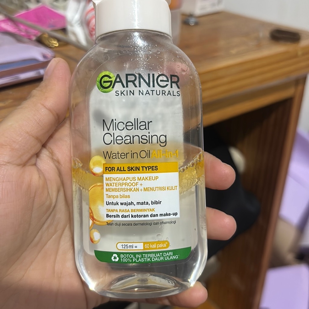 Micellar Oil-Infused Cleansing Water imgfdn-87beba29-3bad-494c-9df7-66823f1189d5