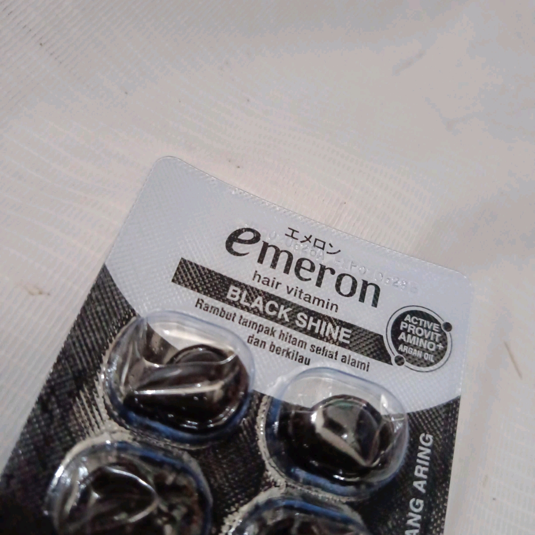 Hair Vitamin - Black and Shine imgfdn-81628904-e863-442e-83c2-0c609e0ececa