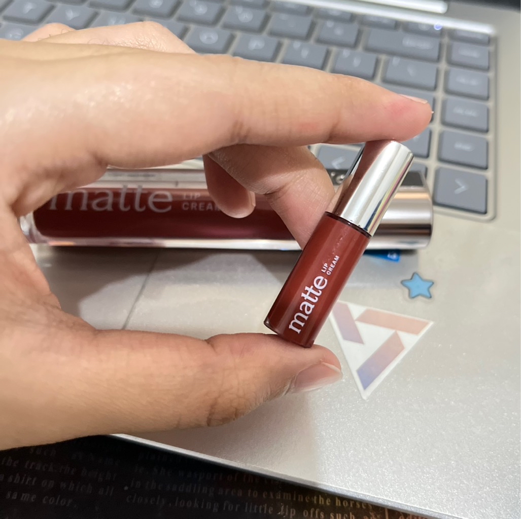 Exclusive Matte Lip Cream - 22 Rouge Velvet imgfdn-29e9d1ee-9313-4a04-8dea-656ceeb35ee3