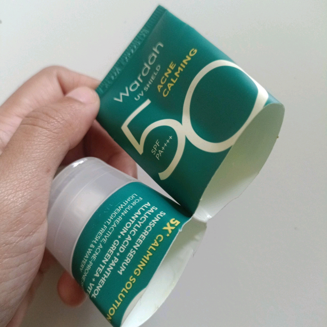 UV Shield Acne Calming Sunscreen Moisturizer SPF 35 PA+++ imgfdn-ce10f7e7-f172-40b9-9047-d9433dead36d