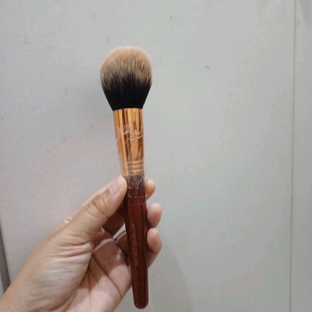 Enchanted Powder Brush - 2201 imgfdn-ef37c1ad-db32-4190-8777-71835d6ba3b6