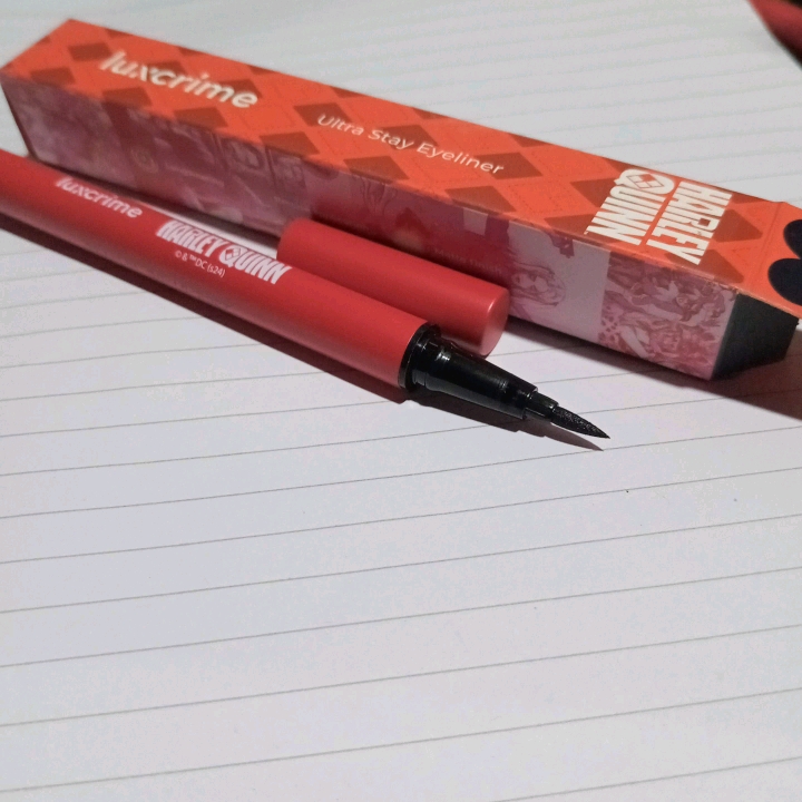 x Harley Quinn Ultra Stay Eyeliner imgfdn-34eee1aa-2daa-4b6e-8226-be2eaf3b857d
