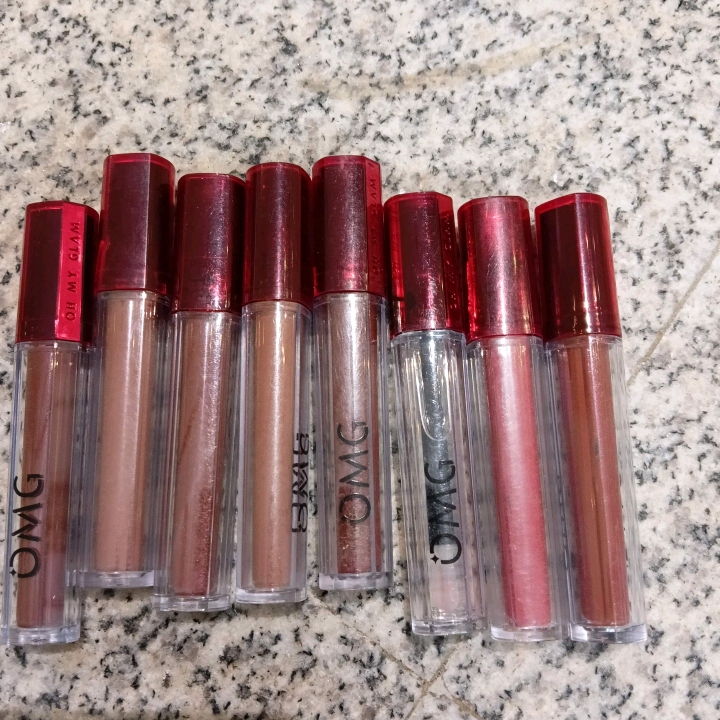 Oh My Glam Mattelast Lip Cream - 25 Ruby  imgfdn-c24da6a8-0404-444e-a18f-3a5ff060f197