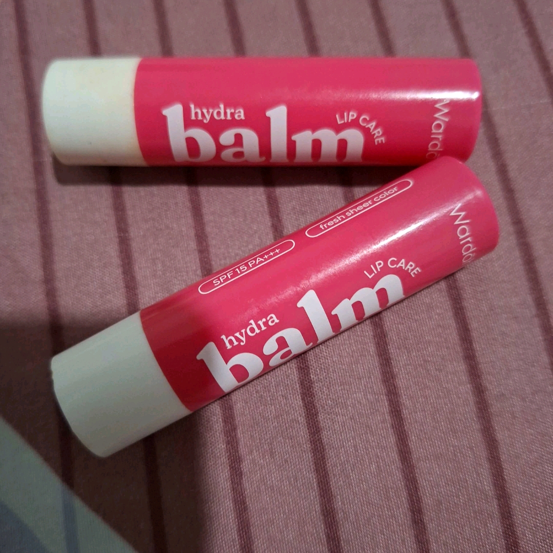 Everyday Fruity Sheer Lip Balm - Strawberry imgfdn-40e204ef-a1fc-4d1e-9948-70b786dbb23b