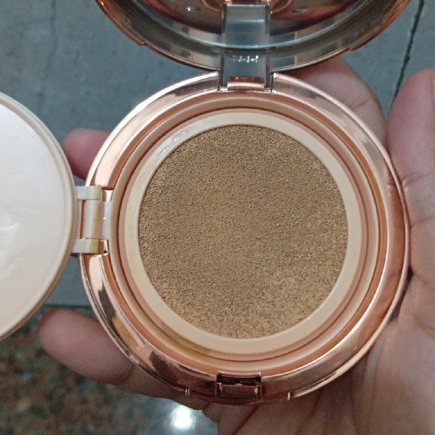 Flawless Cushion Serum SPF 50+ PA+++ Satin - Custard imgfdn-5ffe667d-4a8e-4086-a47b-e545de875afa